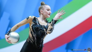 aa q karika polina ukr ph simone ferraro sfa03399 copia